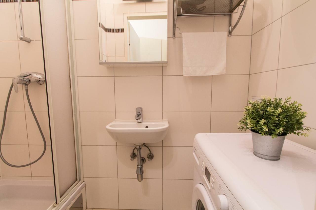 Checkvienna – Enenkelstrasse Apartment